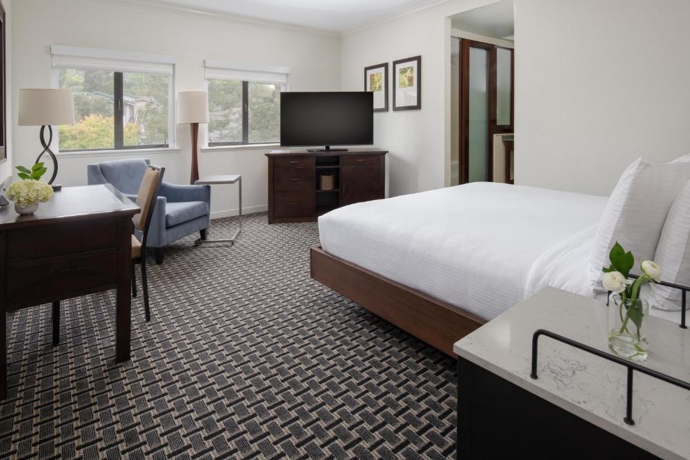 Toll House Hotel